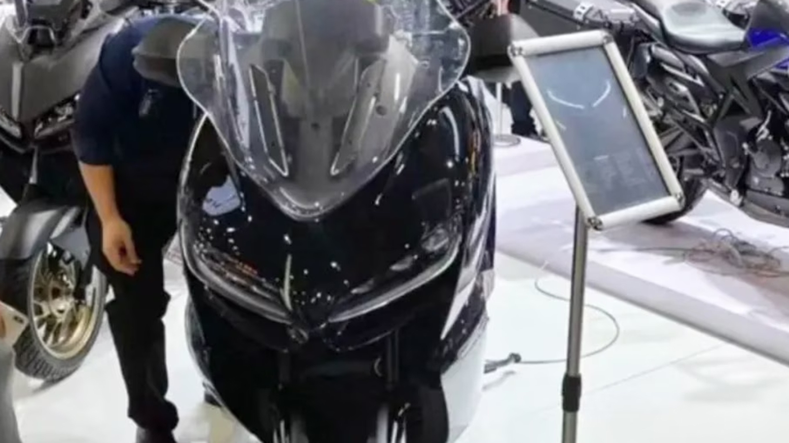 Zontes ZT 500: Με 500 κυβικά και 46 ίππους κυνηγά βάθρο στα GT scooter